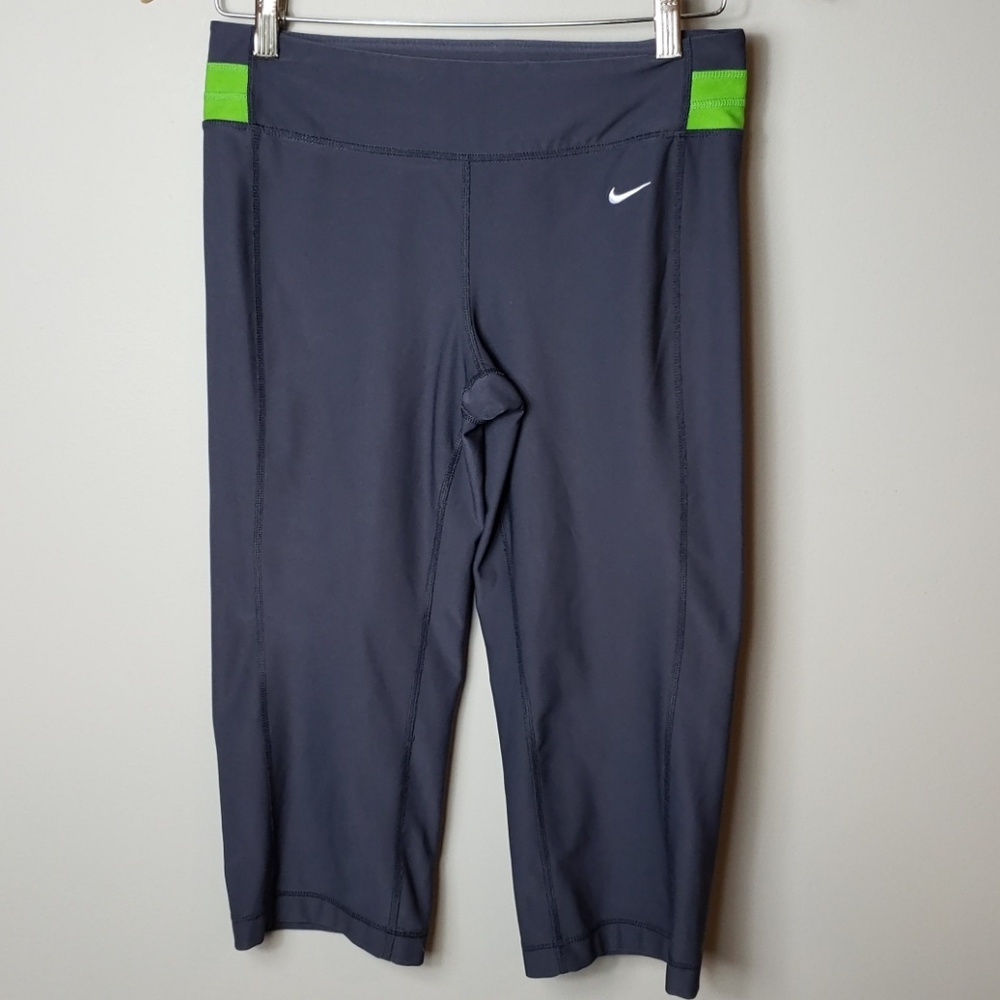 NWOT Nike DriFit Womens Capri Leggings